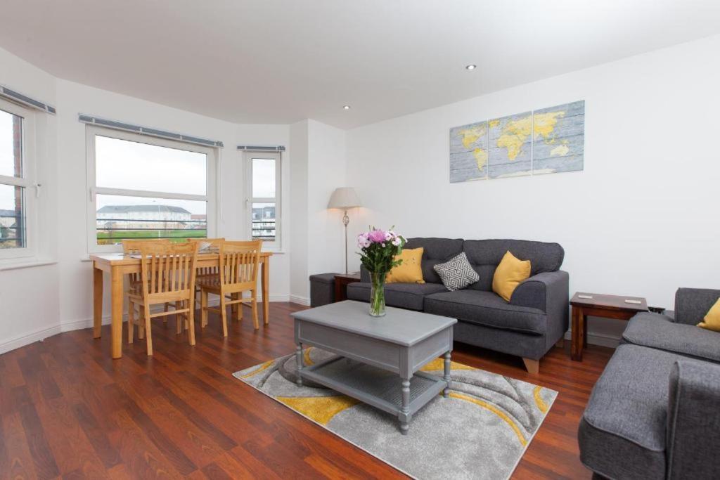 Ferienwohnung Super Prime Park View Duloch By Tba Dunfermline Exterior foto